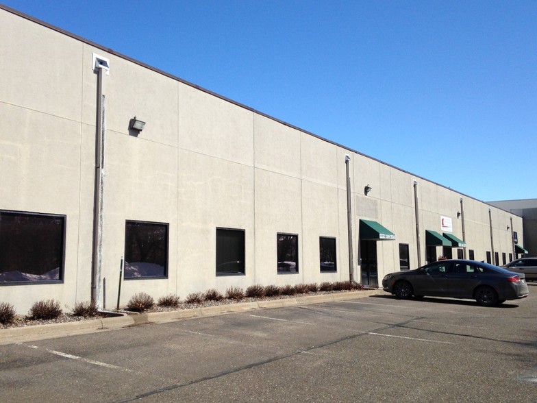 3301-3325 Labore Rd, Vadnais Heights, MN for lease - Building Photo - Image 2 of 4