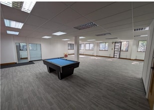 Catteshall Ln, Godalming for lease Interior Photo- Image 2 of 3