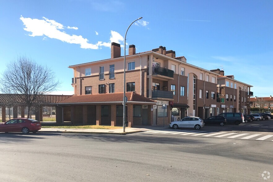 Avenida Doña María De Las Mercedes, 3, Alovera, Guadalajara for sale - Building Photo - Image 2 of 3