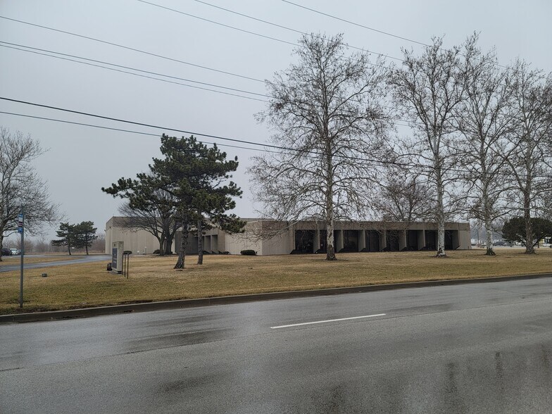 1035 Stevenson Dr, Springfield, IL 62703