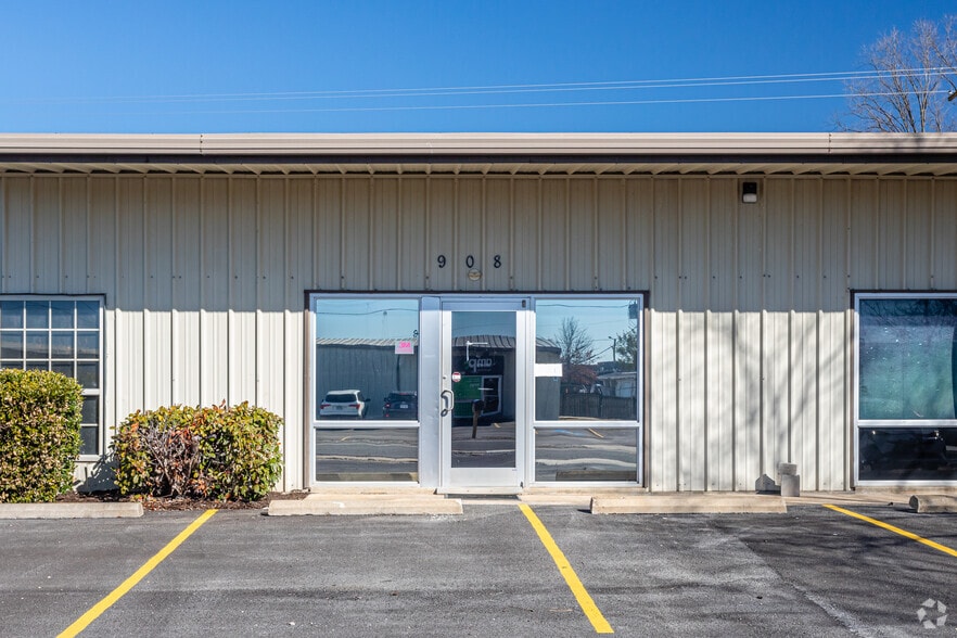 908 SE 21st St, Bentonville, AR for lease - Building Photo - Image 3 of 27