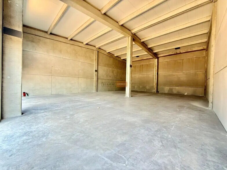 Industrial in Le Muy for lease - Interior Photo - Image 2 of 5