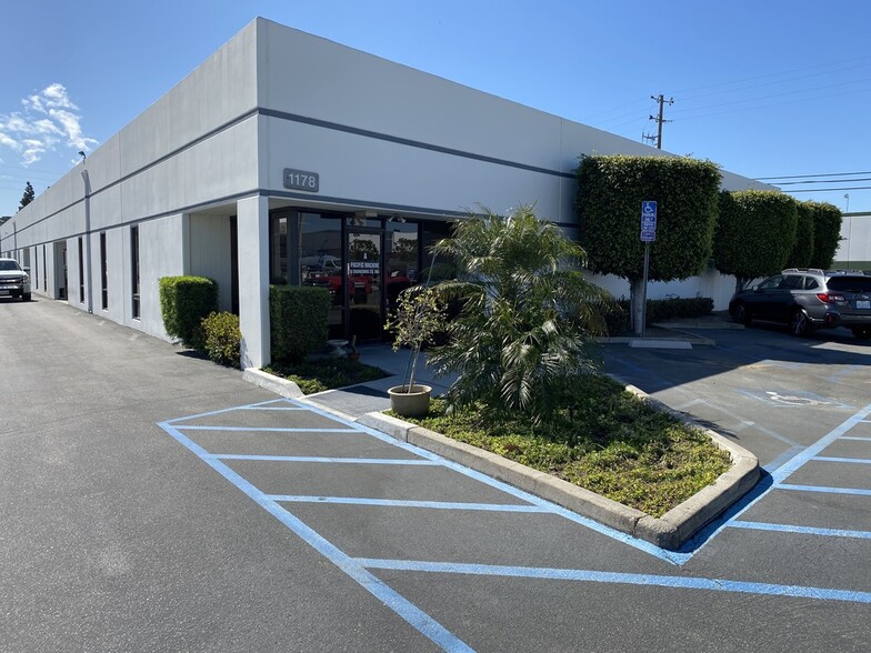 1178 N Grove St, Anaheim, CA for lease - Primary Photo - Image 1 of 10