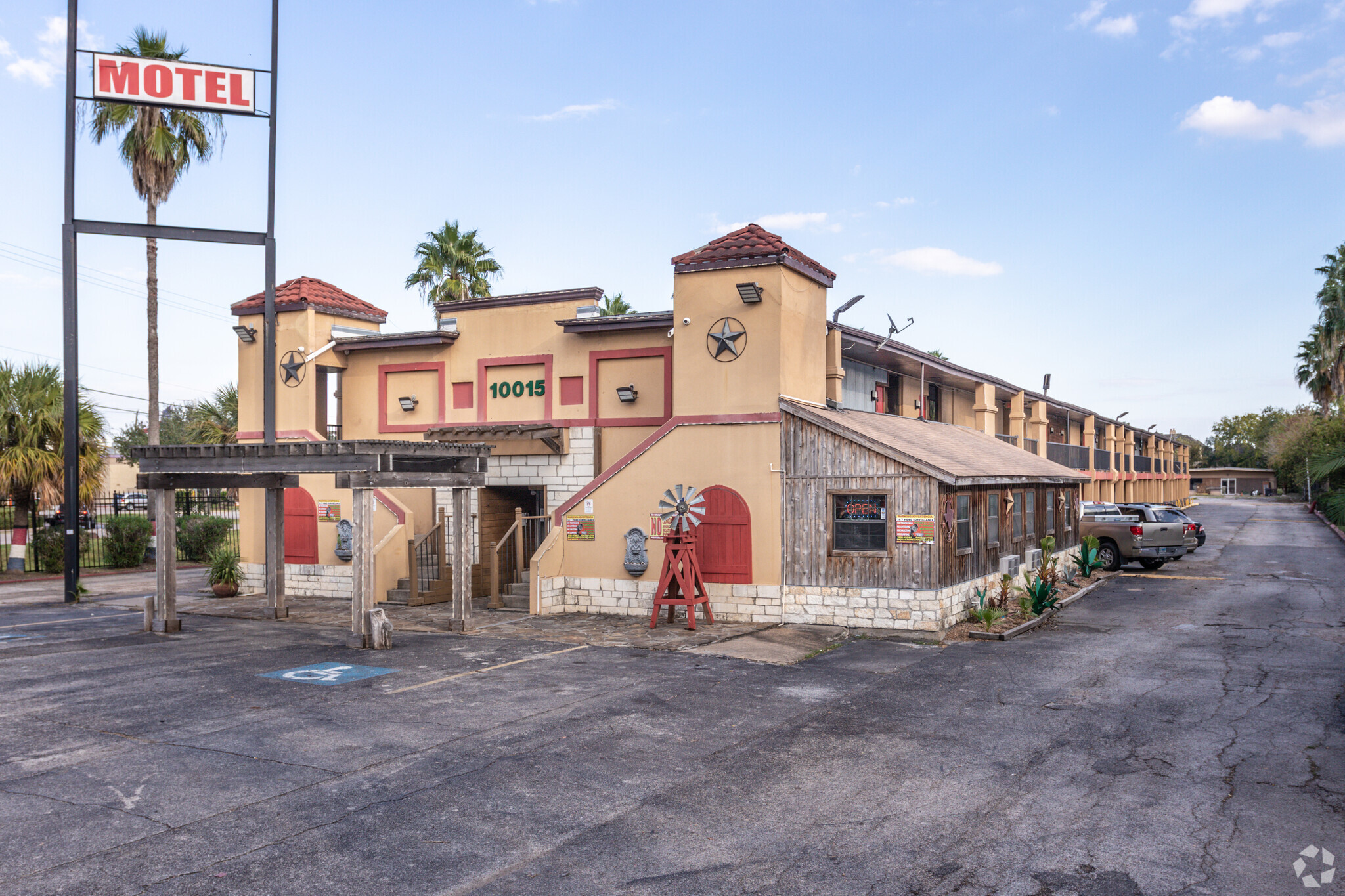 10015 S Main St, Houston, TX for sale Primary Photo- Image 1 of 10