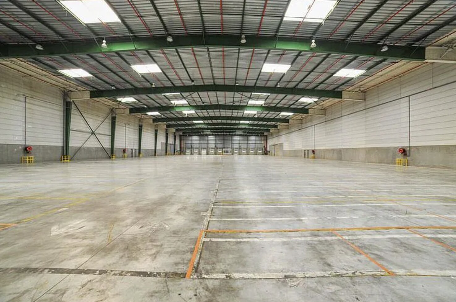 Industrial in Bruyères-sur-Oise for lease Interior Photo- Image 1 of 7