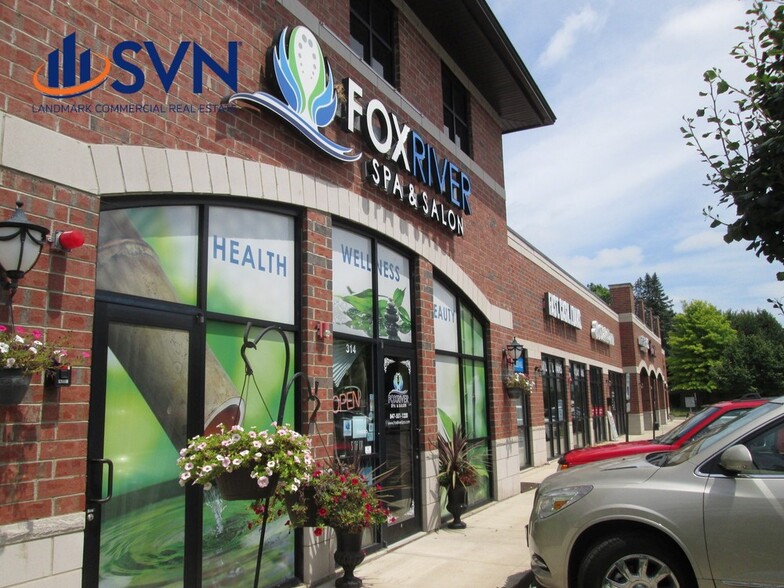 300 W Main St, Carpentersville, IL for lease - Building Photo - Image 2 of 6