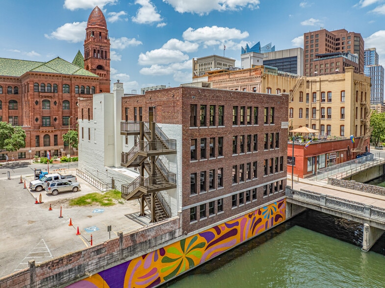 200 Main Plz, San Antonio, TX for lease - Building Photo - Image 3 of 36