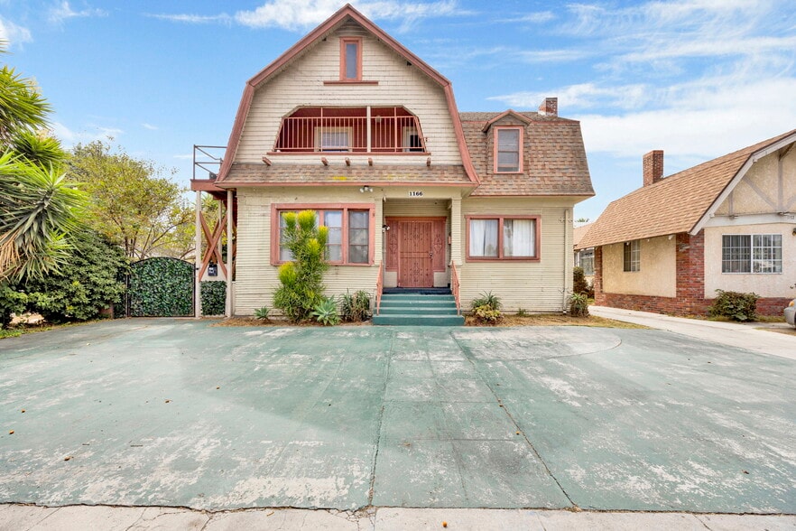 1166 W 39th Pl, Los Angeles, CA for sale - Primary Photo - Image 1 of 33