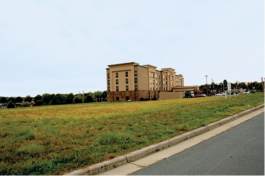 321 Summit Square Ct, Winston-Salem, NC for lease - Primary Photo - Image 1 of 6