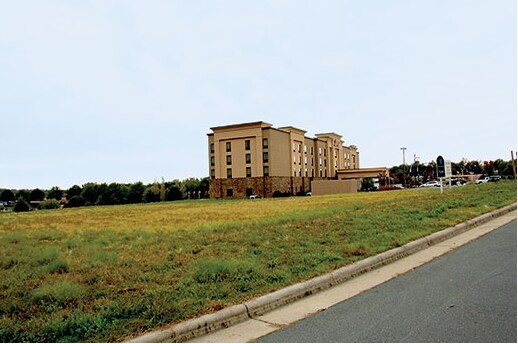 321 Summit Square Ct, Winston-Salem, NC for lease Primary Photo- Image 1 of 7