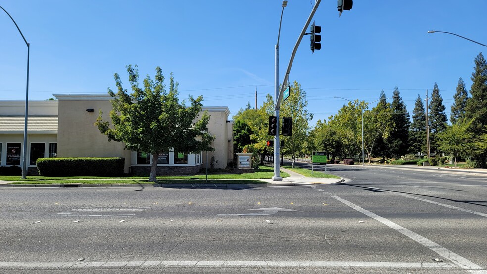 2000 Notre Dame Blvd, Chico, CA for lease - Building Photo - Image 3 of 10