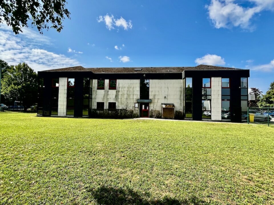 Office in Compiègne for lease Building Photo- Image 1 of 10