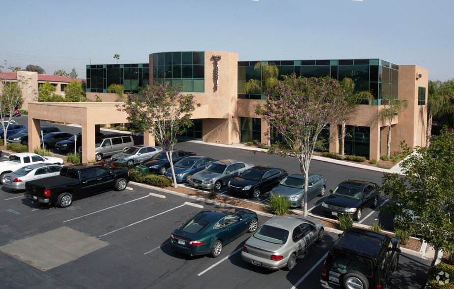 1810 Fullerton Ave, Corona, CA for lease - Building Photo - Image 1 of 3