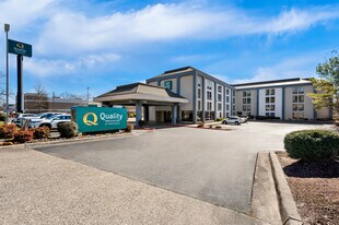 Quality Inn & Suites JFK - Motel