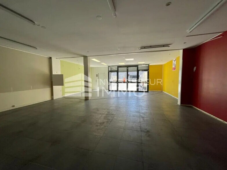 Multifamily in Valenton for sale - Interior Photo - Image 1 of 5