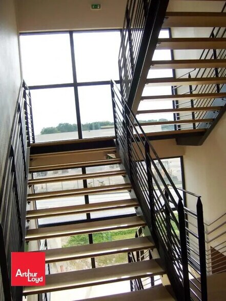 Office in Nogent-le-Phaye for lease - Interior Photo - Image 2 of 3