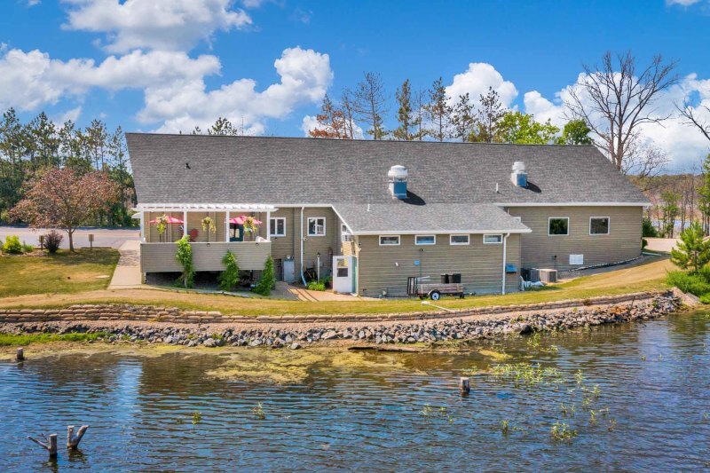 9915 Two Lakes Rd, Almond, WI 54909