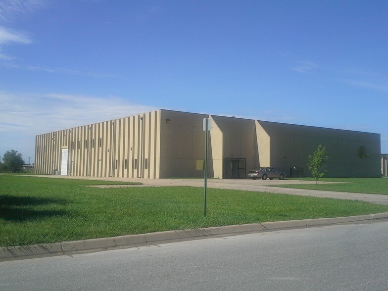 1701 SE 9th St, Newton, KS for sale - Building Photo - Image 1 of 1