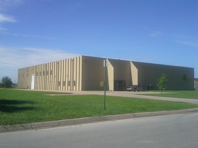 1701 SE 9th St, Newton, KS for sale - Primary Photo - Image 1 of 1