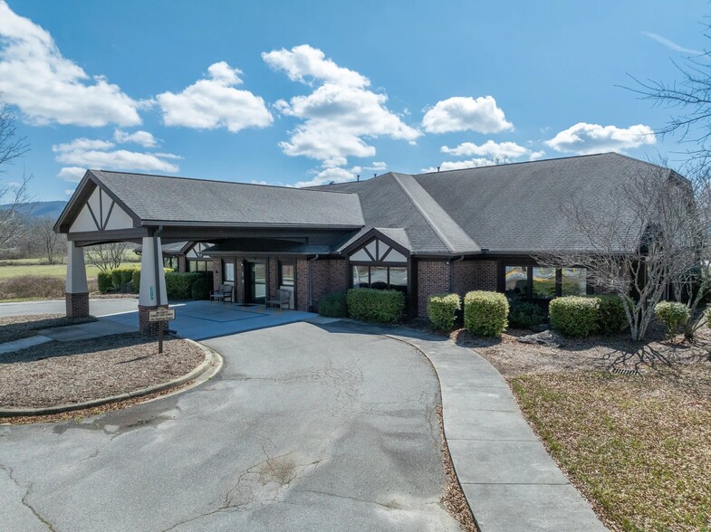 377 Gallimore Rd, Brevard, NC for lease - Primary Photo - Image 1 of 3