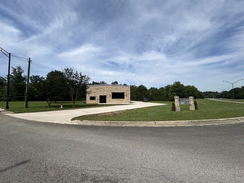 200 Avalon Way, Guntersville, AL for lease - Building Photo - Image 2 of 5