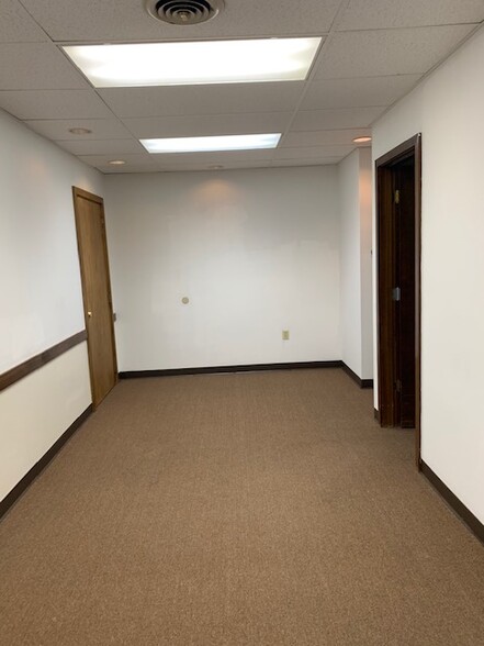 2223 Fulton Dr NW, Canton, OH for lease - Building Photo - Image 3 of 21