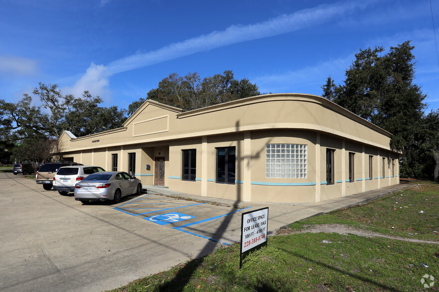 2030 Pass Rd, Biloxi, MS for sale - Building Photo - Image 1 of 7