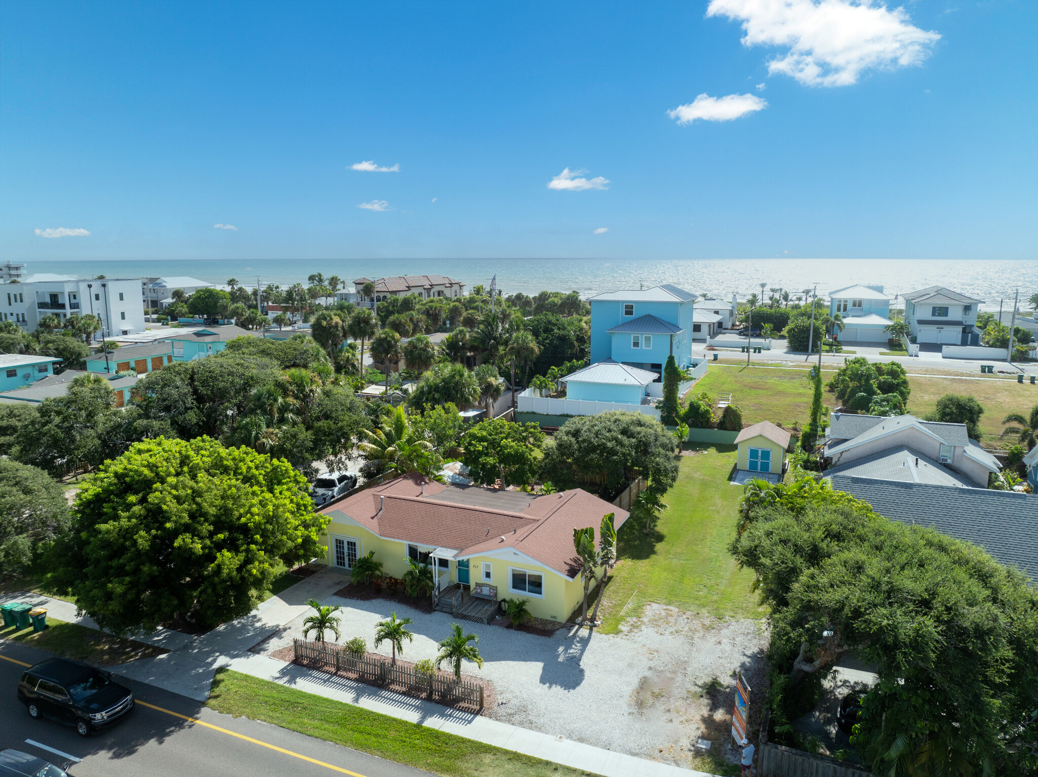 217 S Orlando Ave, Cocoa Beach, FL for sale Primary Photo- Image 1 of 26