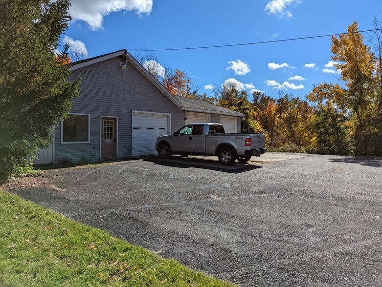 211 Oakwood Ave, Troy, NY for lease - Building Photo - Image 2 of 11