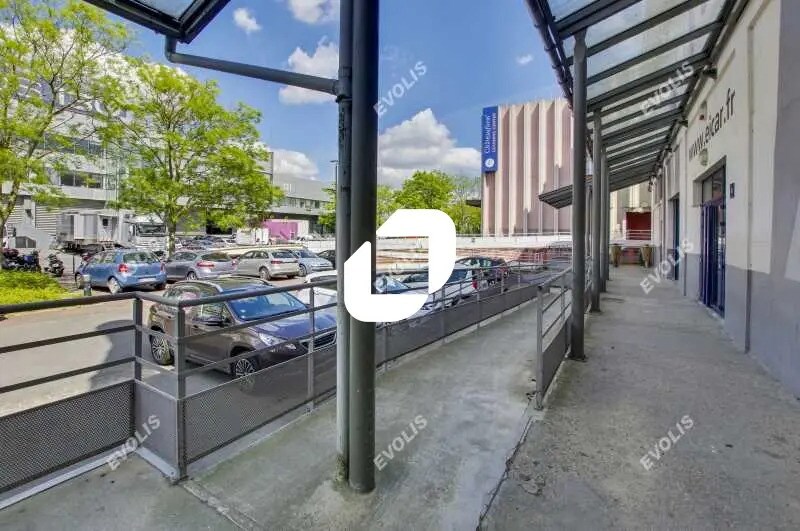 Office in Saint-Denis for lease - Building Photo - Image 2 of 20