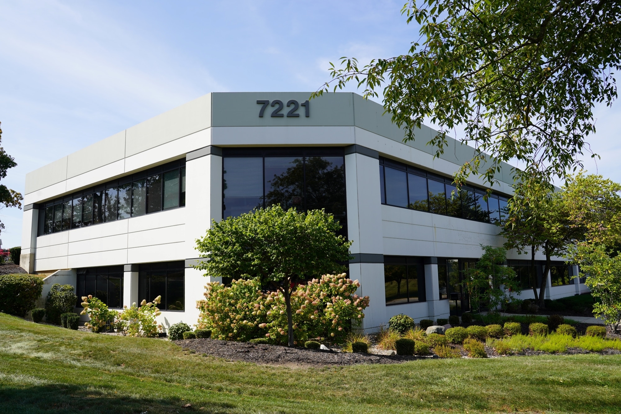 7221-7223 Engle Rd, Fort Wayne, IN for lease Building Photo- Image 1 of 4