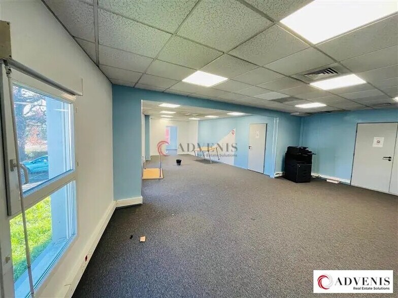 Office in Lormont for lease - Interior Photo - Image 3 of 12