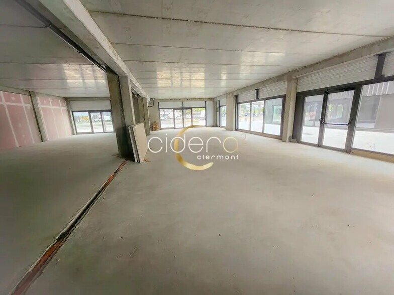 Retail in Clermont-Ferrand for lease - Building Photo - Image 3 of 8