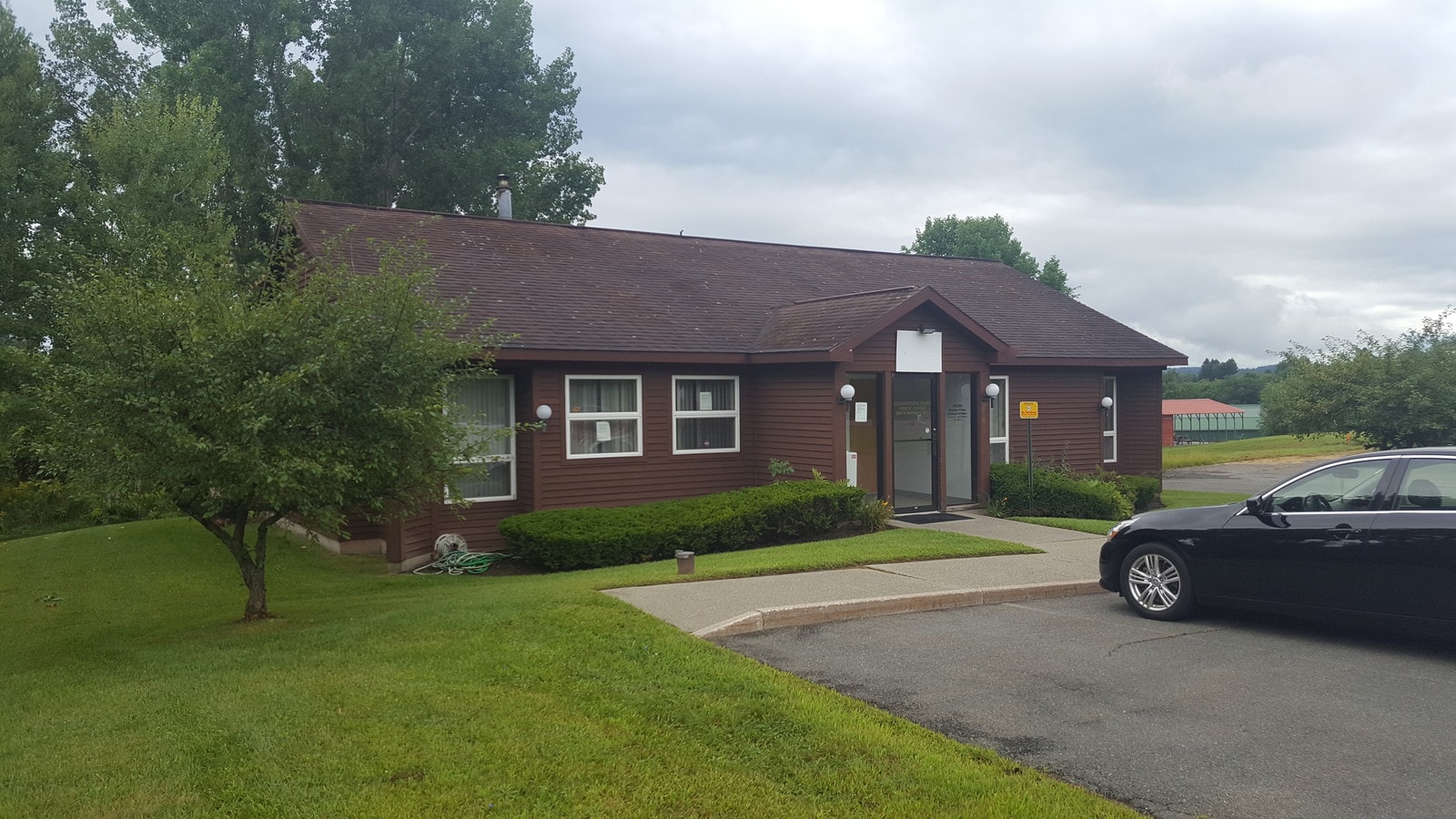 8 Meadowview Dr, Schaghticoke, NY 12154