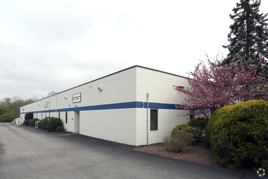 70 Catamore Blvd, East Providence, RI for lease - Building Photo - Image 3 of 6