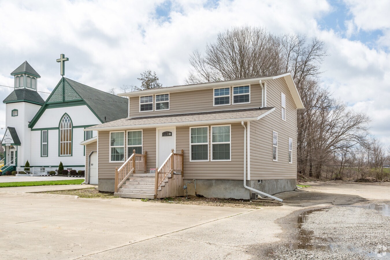 2390 S Arlington Rd, Akron, OH 44319