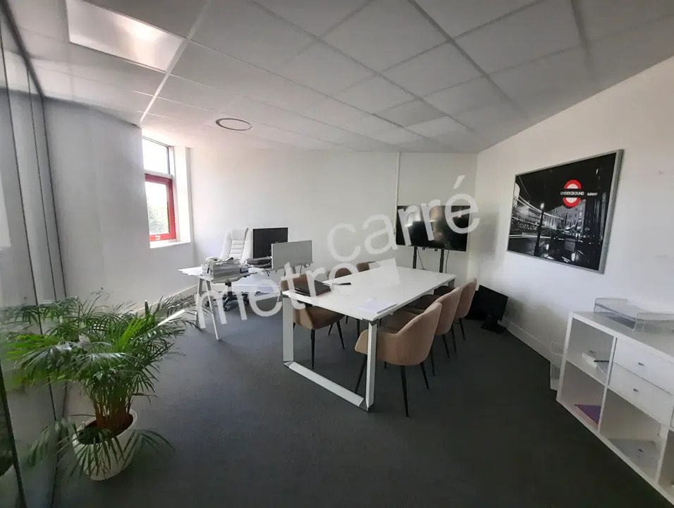 Office in Nantes for lease Interior Photo- Image 1 of 3