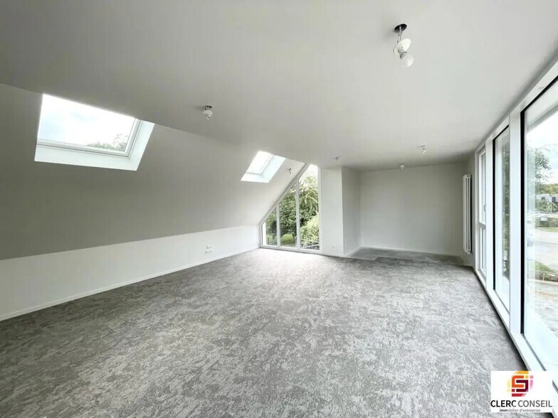 Office in Mont-Saint-Aignan for lease - Building Photo - Image 3 of 5