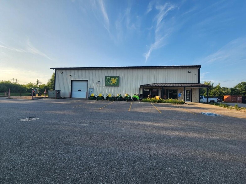 11204 Royalton Rd, North Royalton, OH for lease - Building Photo - Image 1 of 20