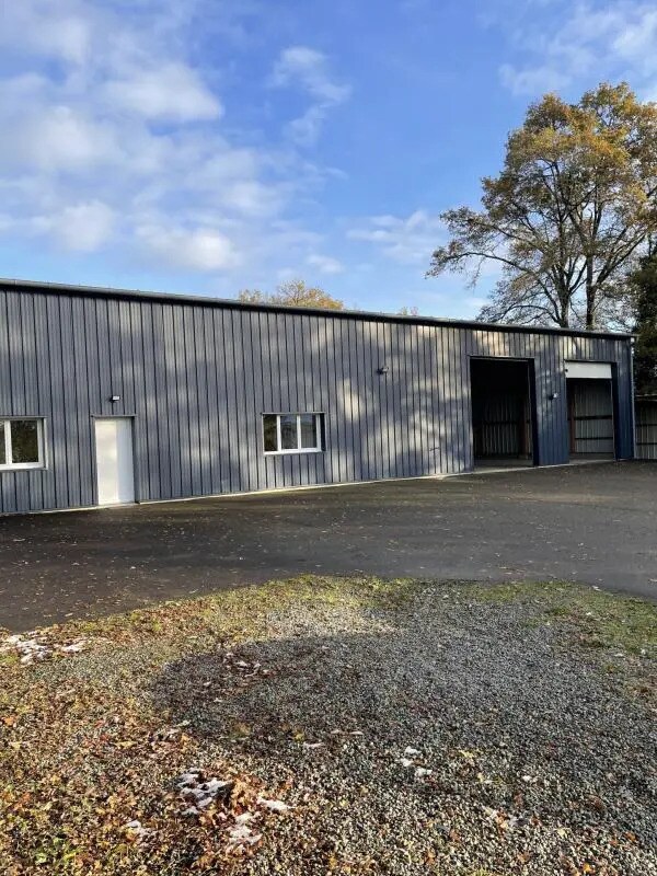 Location Local d'activités 380 m² - Photo 1