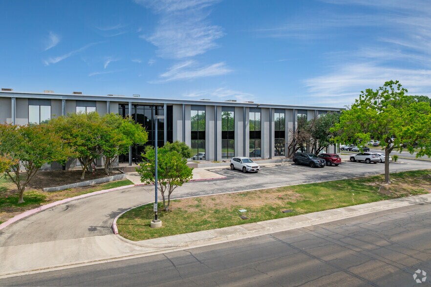 4538 Centerview Dr, San Antonio, TX for lease - Building Photo - Image 1 of 24