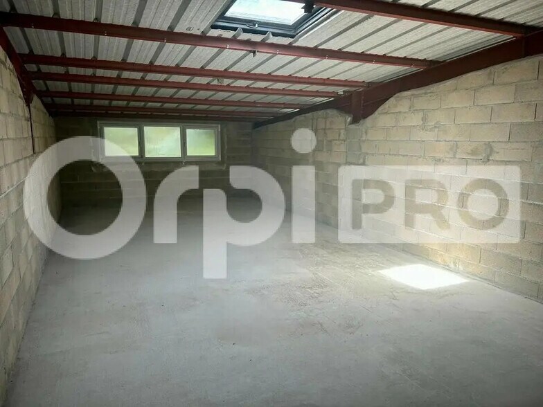 Flex in Saint-Chéron for sale - Building Photo - Image 2 of 8