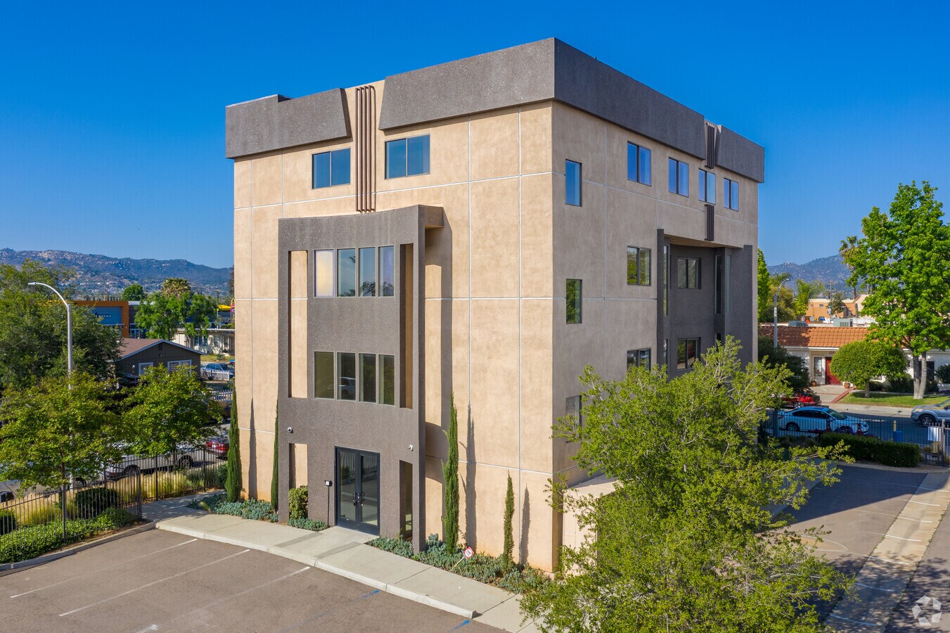 1045 E Pennsylvania Ave, Escondido, CA 92025