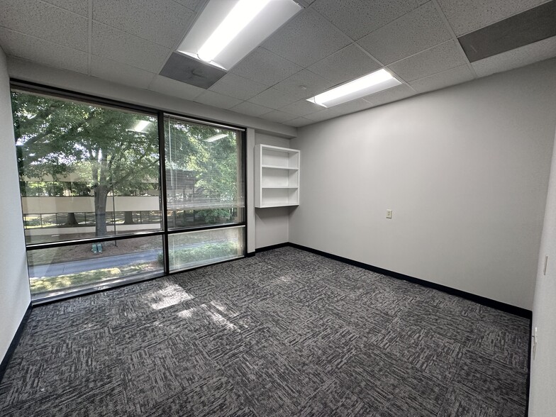 7990 North Point Blvd, Winston-Salem, NC for lease - Interior Photo - Image 3 of 12