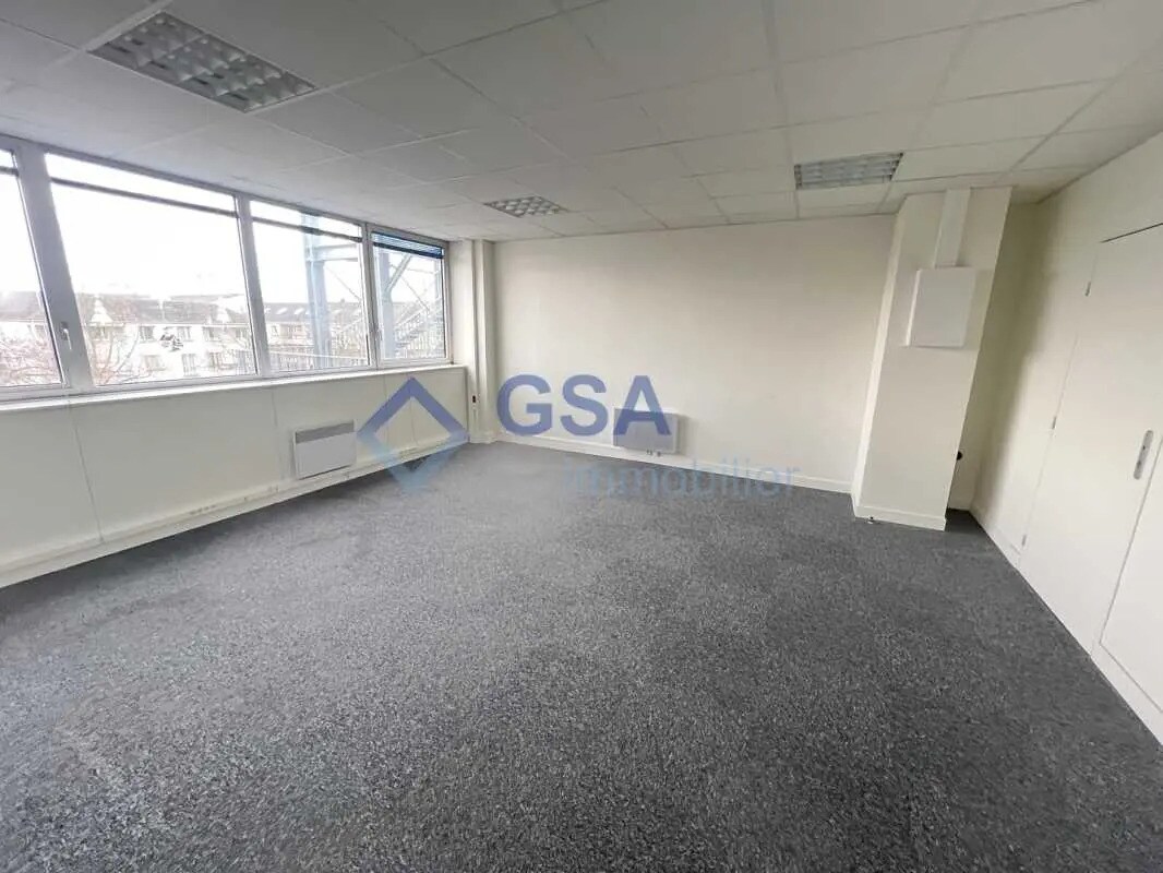 Office in Évry-Courcouronnes for lease Interior Photo- Image 1 of 6
