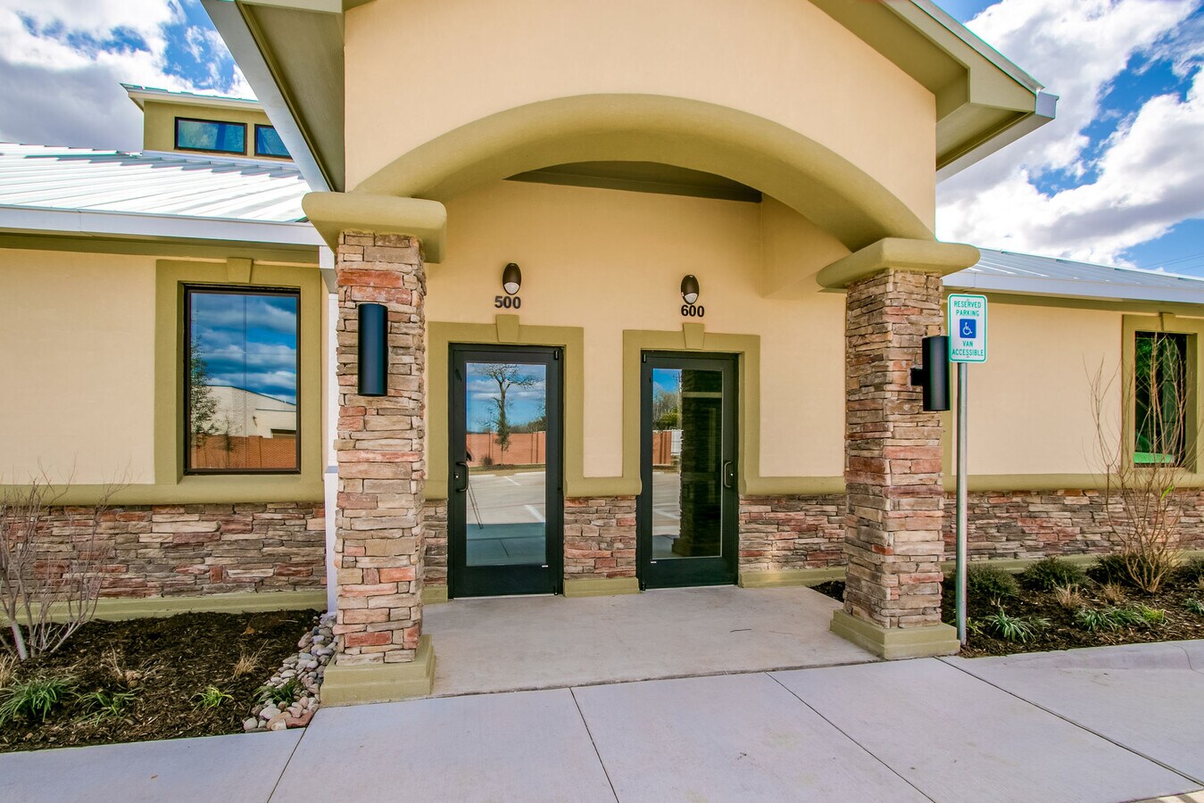 350 Rufe Snow Dr, Keller, TX 76248