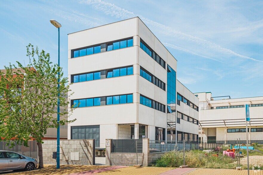 Avenida de Juan Caramuel, 7, Leganés, Madrid for sale - Building Photo - Image 2 of 10