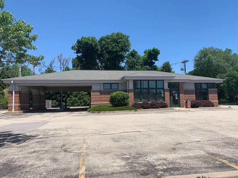 7600 W Bluemound Rd, Milwaukee, WI 53213