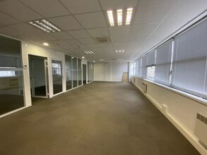 Office in Alfortville for lease Building Photo- Image 2 of 5