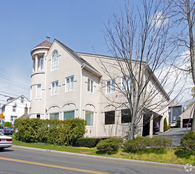 209 Bruce Park Ave, Greenwich, CT for lease - Building Photo - Image 2 of 3